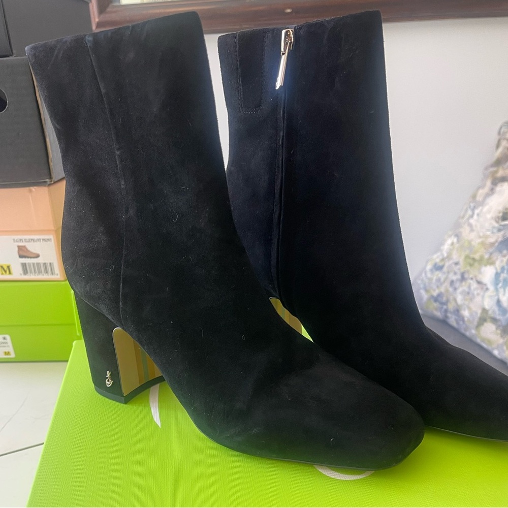 Sam Edelman Fawn, Black Suede Ankle Booties. Size US 9M